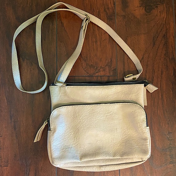 Handbags - 🤩GENTLY USED LaurieBelles Crossbody Bag🤩